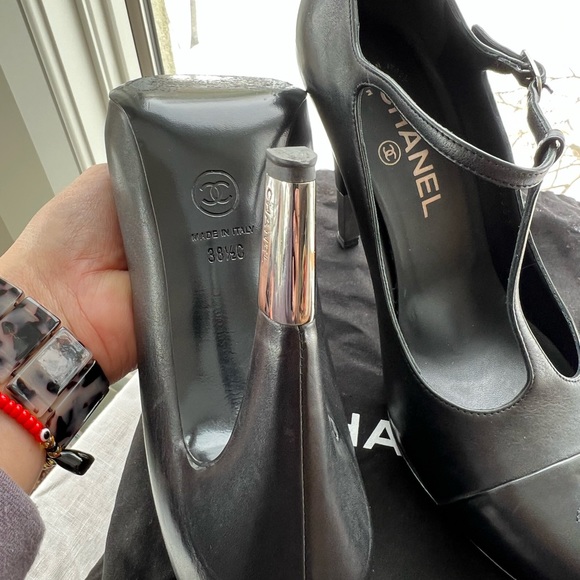 Chanel black 8.5, runs small can fit a 7.5 or 8, beautiful cuff around heel. - Picture 2 of 4